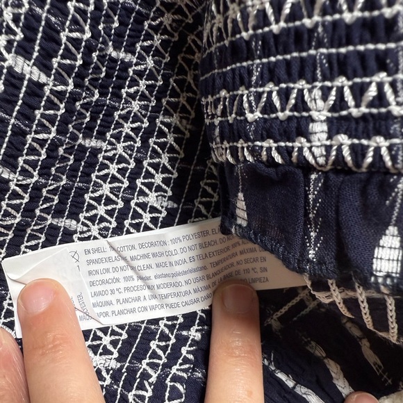 Forever 21 Women’s Smocked Crop Top Small Navy Blue White Patterned Sleeveless - Picture 6 of 6